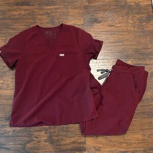 Figs Women's Scrub Set in Burgundy
